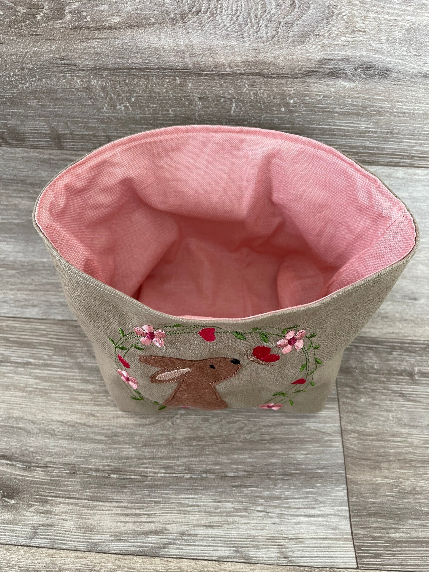 Utensilo / Stoffkorb / Hase / Kaninchen / natur / Blumen / Pflanzen / rosa / pink / Brötchenkorb / Ostern