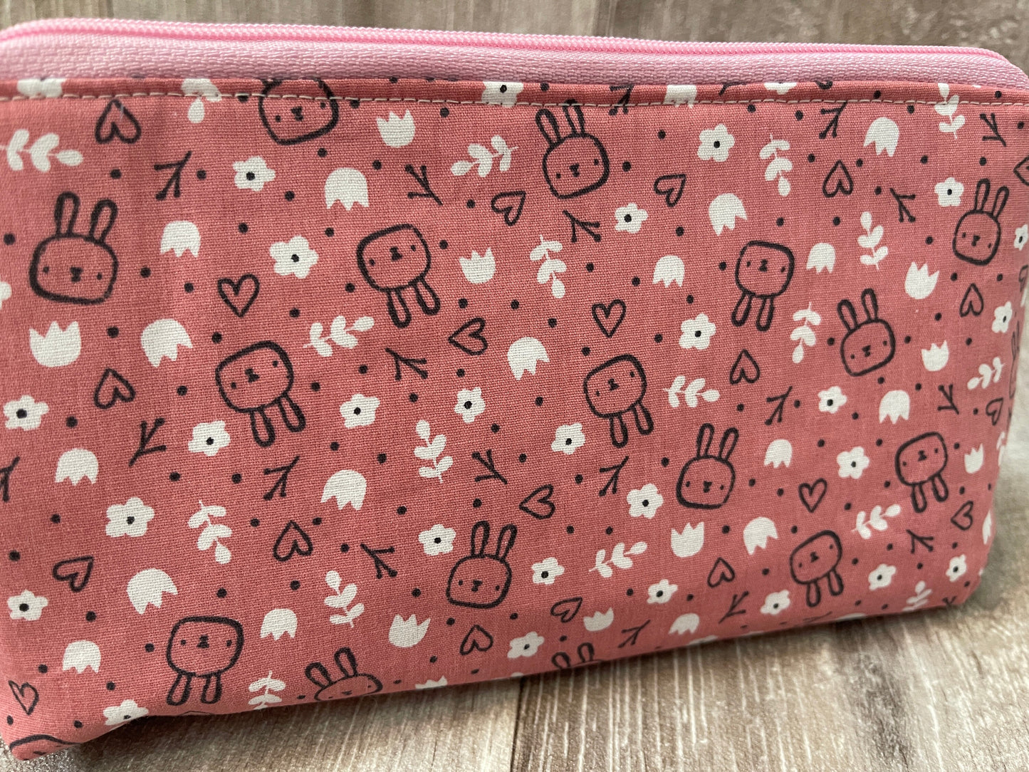 Täschchen „Kaninchen & Blumen rosa“