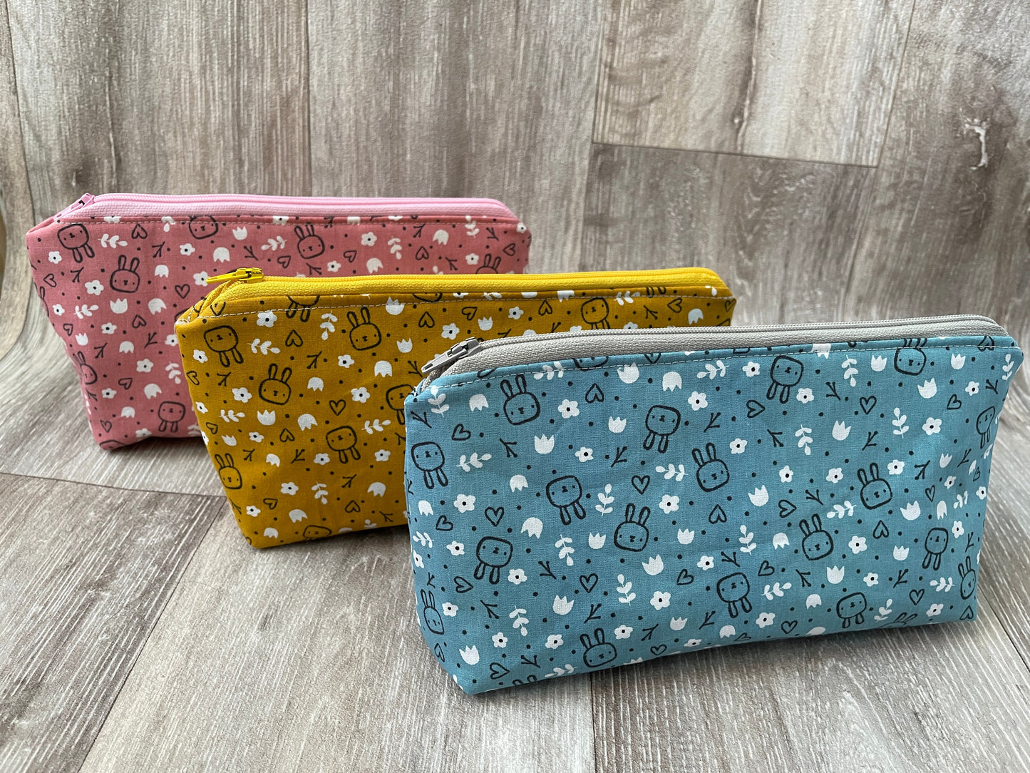 Täschchen „Kaninchen & Blumen blau“