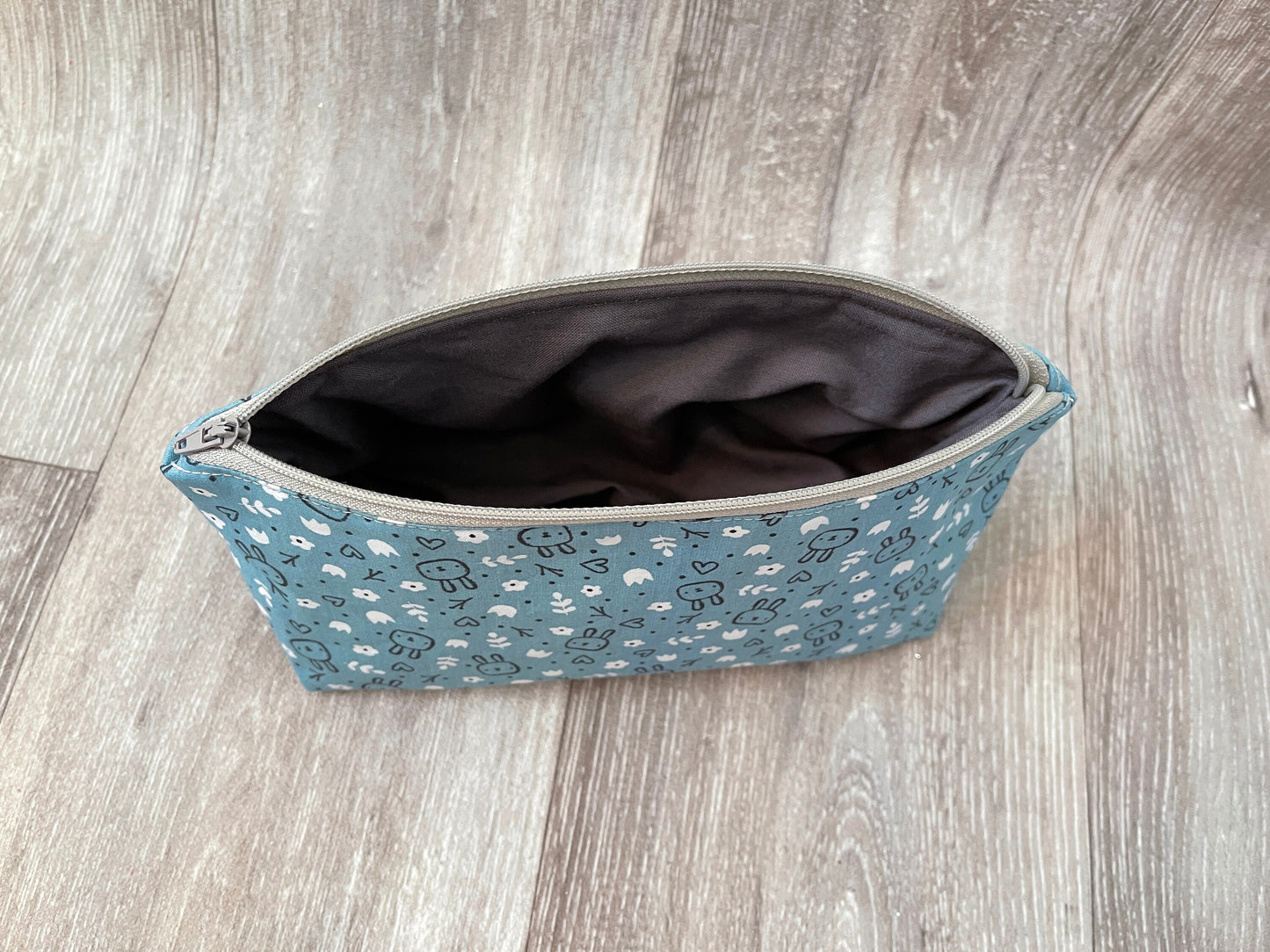 Täschchen „Kaninchen & Blumen blau“