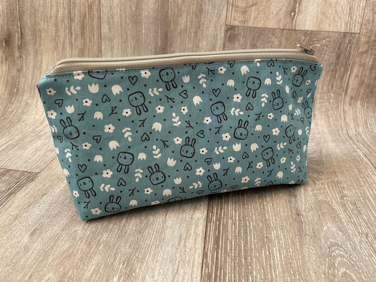 Täschchen „Kaninchen & Blumen blau“