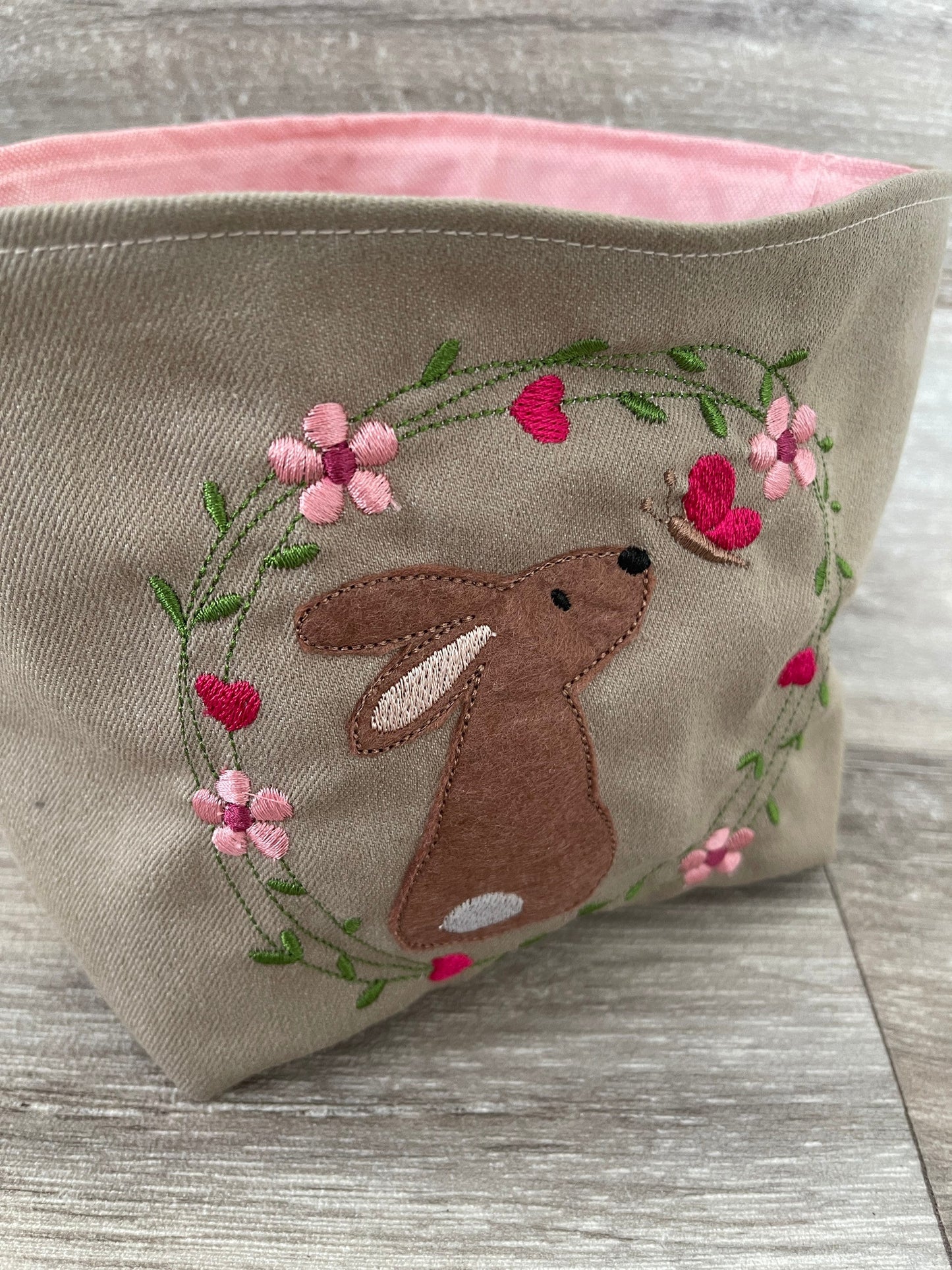 Utensilo / Stoffkorb / Hase / Kaninchen / natur / Blumen / Pflanzen / rosa / pink / Brötchenkorb / Ostern