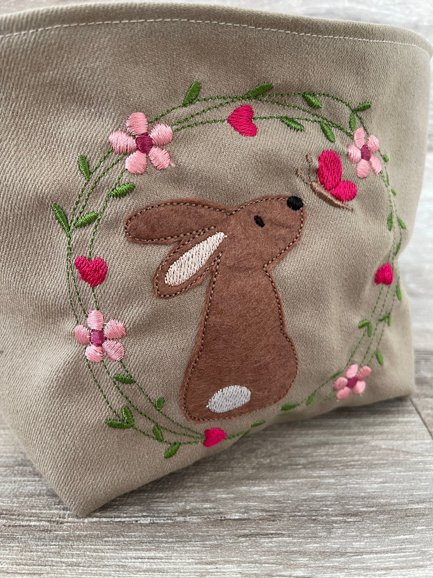 Utensilo / Stoffkorb / Hase / Kaninchen / natur / Blumen / Pflanzen / rosa / pink / Brötchenkorb / Ostern