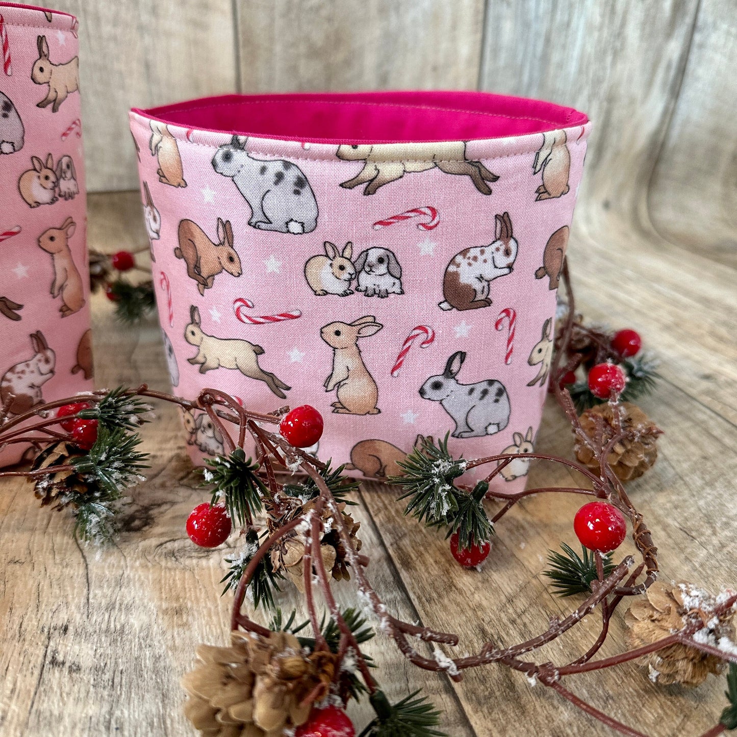 Utensilo / Stoffkorb / Hase / Kaninchen  / Weihnachten / Nikolaus / Geschenk / Minilop / Zuckerstange / Rosa / Pink