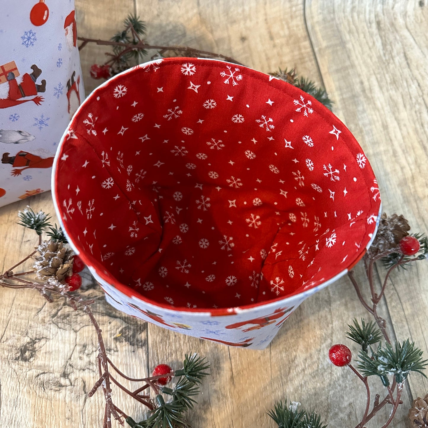 Utensilo / Stoffkorb / Hase / Kaninchen  / Weihnachten / Nikolaus / Wichtel / Winter / Schneeflocke / Geschenk
